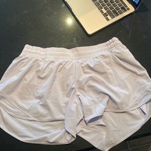 Lululemon Women’s Size 12 Tall Low Rise Hotty Hot Shorts 2.5 (color: Lavender)